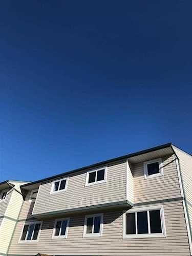 1396 Lakewood Road Edmonton, AB T6K 3M2