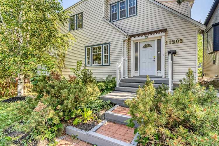 11203 75 Avenue Edmonton, AB T6H 0H4