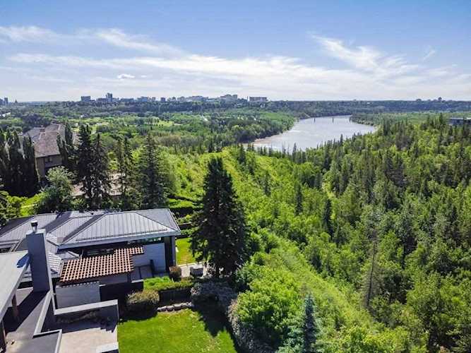 16 Riverside Crescent Edmonton, AB T5N 3M5
