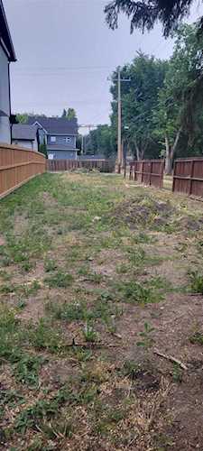 10998 128 Street Edmonton, AB T5M 0W4