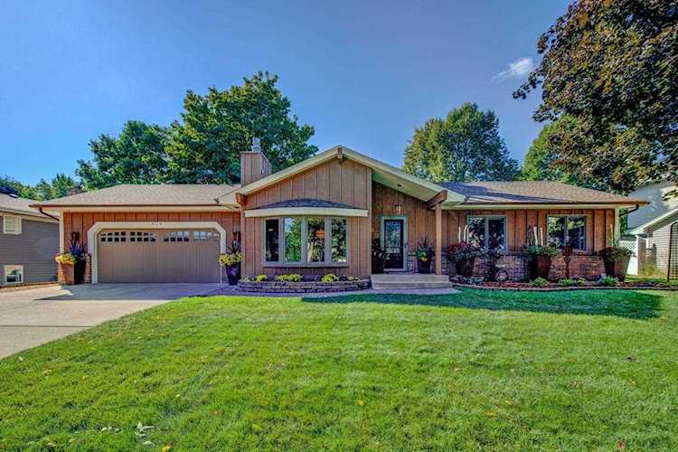 404 Bucher Avenue Shoreview, MN 55126
