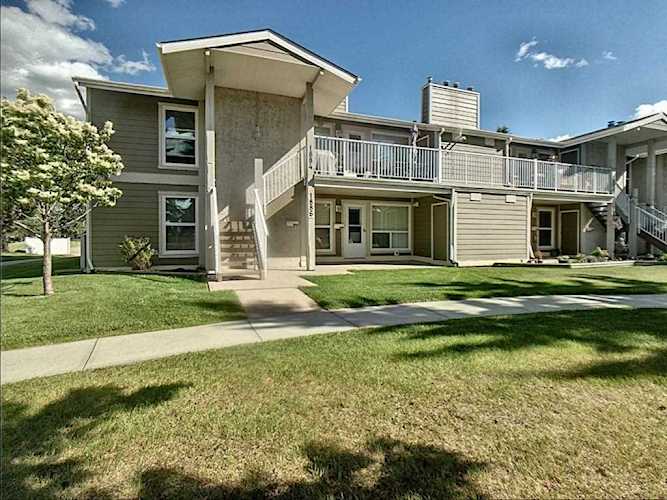 1886 111A Street Edmonton, AB T6J 4T7