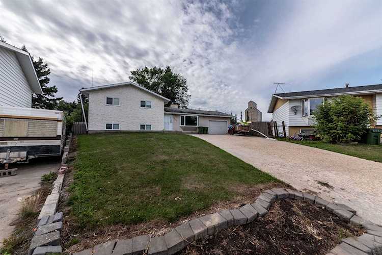 5324 49 Avenue Onoway, AB T0E 1V0
