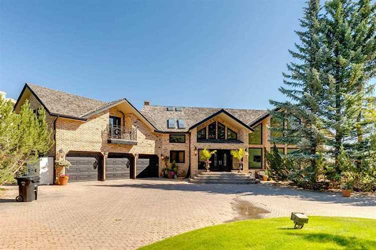 20 Patterson Bay Sw Calgary, AB T3H 2B6