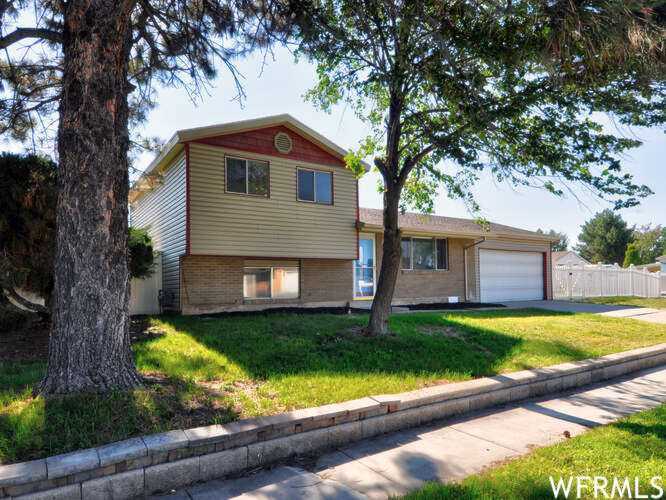 10719 S Savannah Dr Sandy, UT 84094