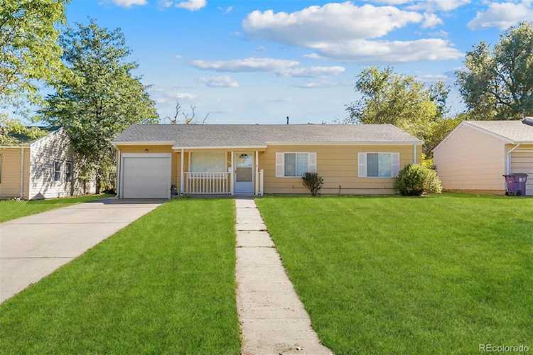 2906 S Cherry Way Denver, CO 80222