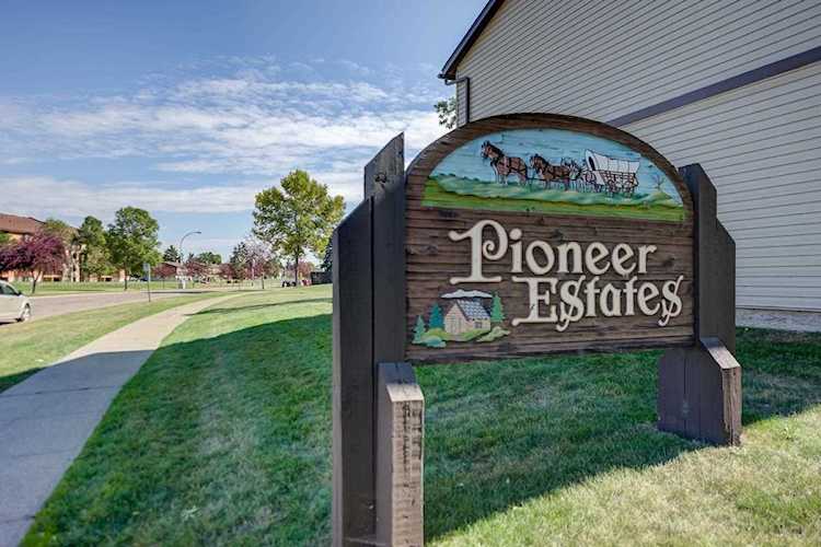 1133 Hooke Road Edmonton, AB T5A 4A5
