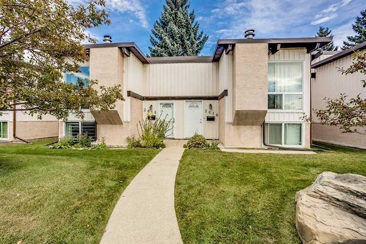 2616 Oakmoor Dr SW Calgary, AB T2V 4E7
