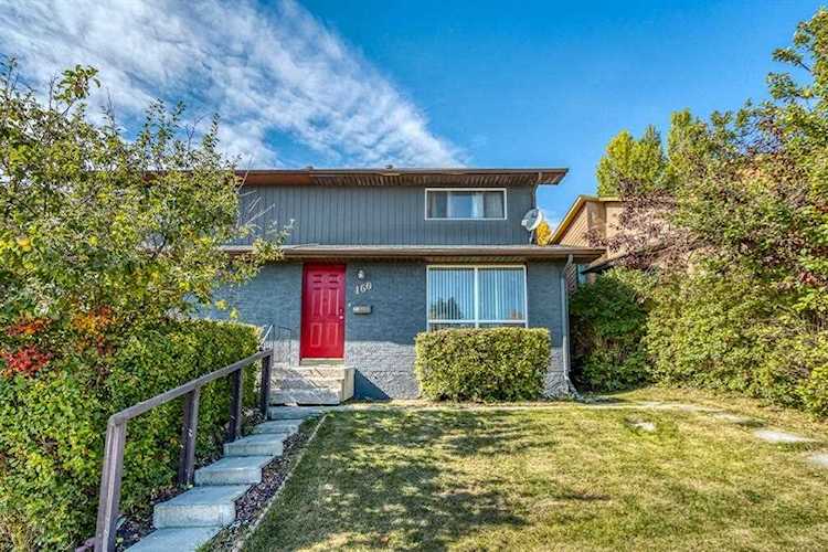 160 Edgedale Way NW Calgary, AB T3A 2P9