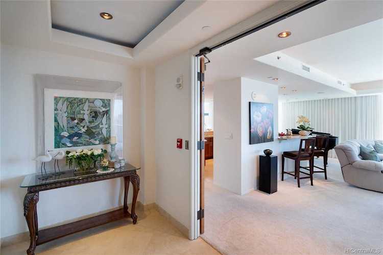 1199 Bishop Street #29 Honolulu, HI 96813