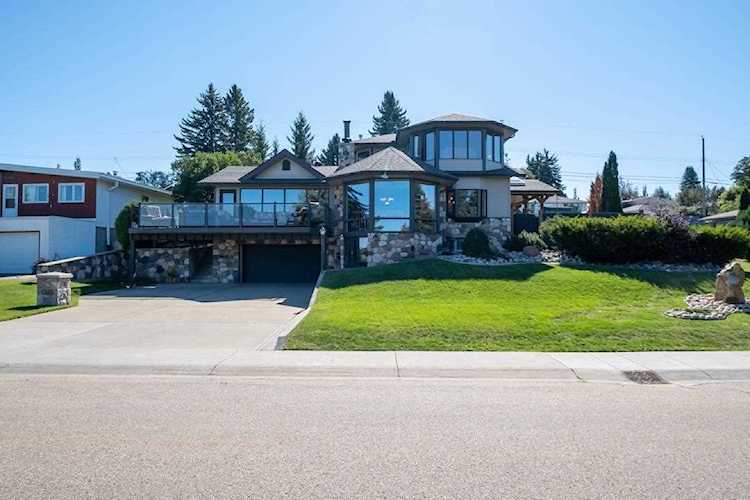 6711 Hardisty Drive Edmonton, AB T6A 3V2