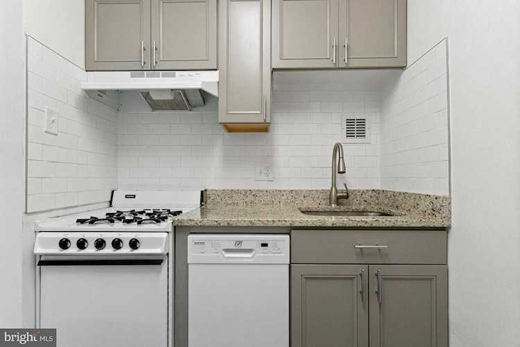 1121 Arlington Blvd #208 Arlington, VA 22209