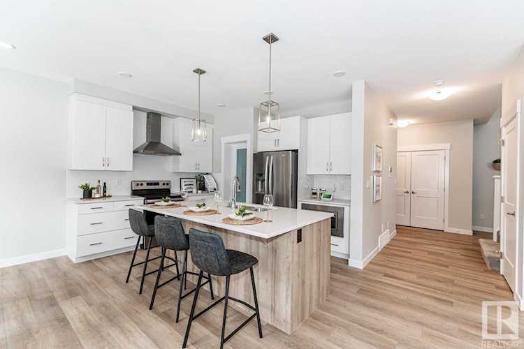 9107 182 Avenue Edmonton, AB T5Z 0K1