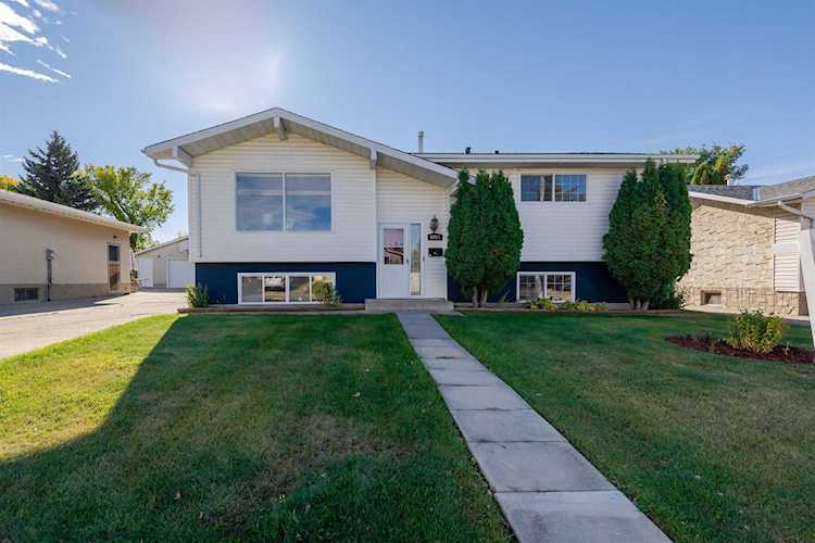 8315 42 Avenue Edmonton, AB T6K 1C9