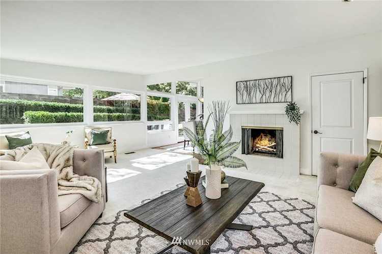 3223 103rd Ave NE Bellevue, WA 98004