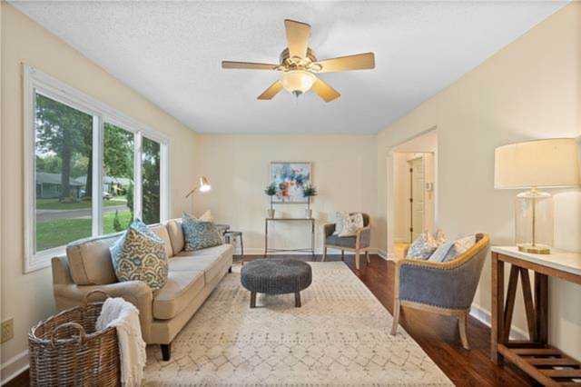 7339 Maple St Overland Park, KS 66204