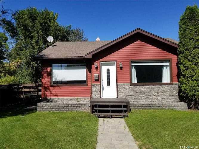 510 W Stadacona St Moose Jaw, SK S6H 1Z9