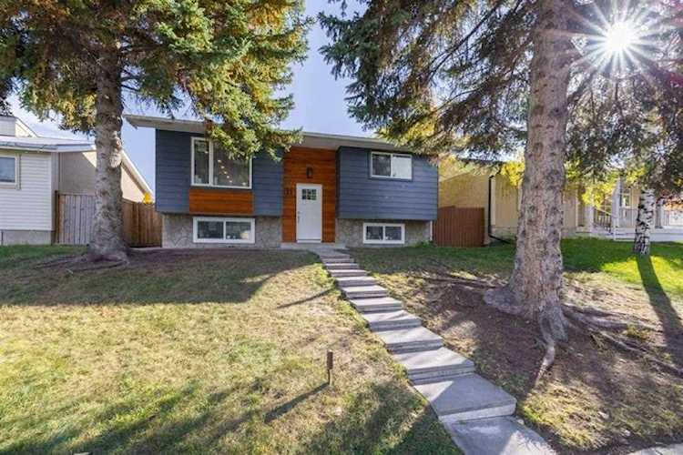 11 Lake Sylvan Close SE Calgary, AB T2J 3E5