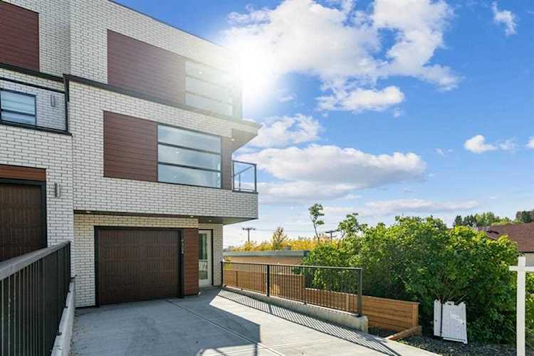 4124 Stanley Rd SW Calgary, AB T2S 2P4