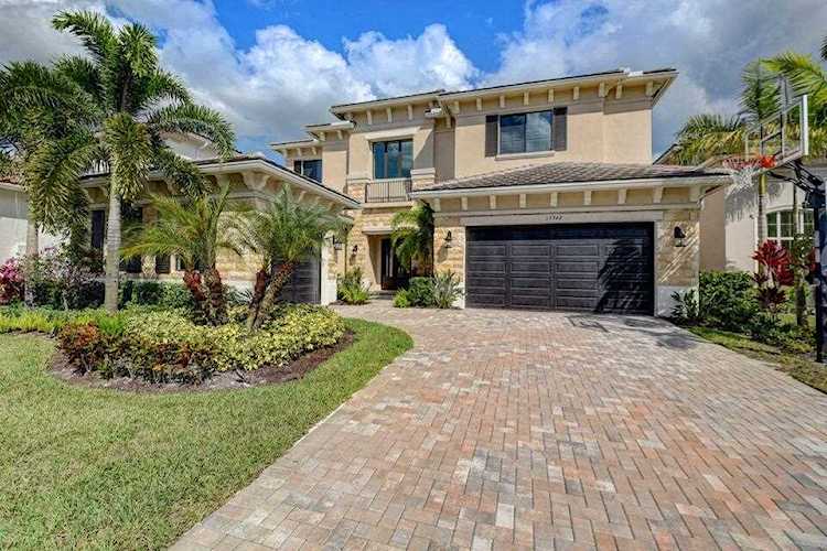 17742 Cadena Drive Boca Raton, FL 33496