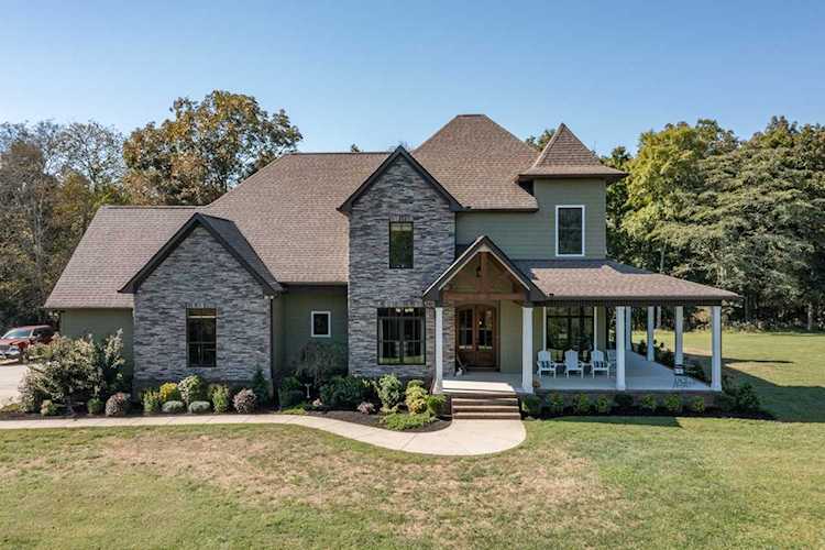 121 Barnetts Campground Ln Gordonsville, TN 38563