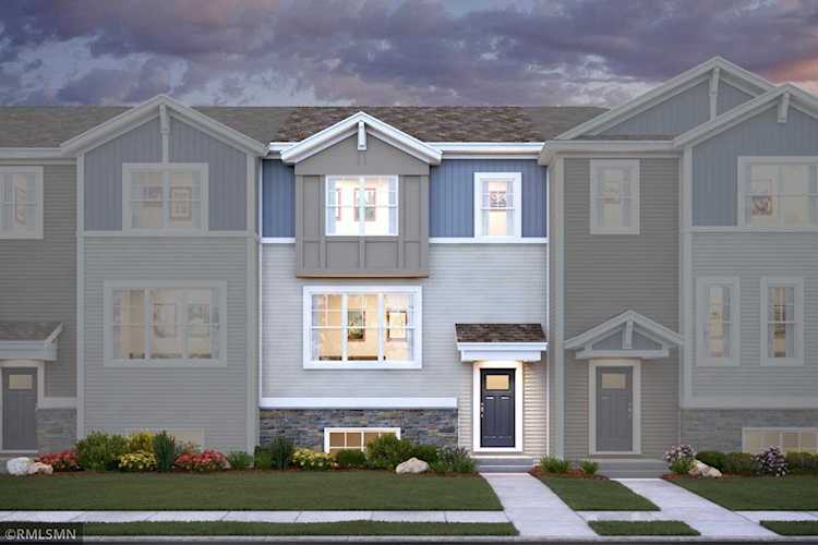 2863 Lexington Place N Roseville, MN 55113