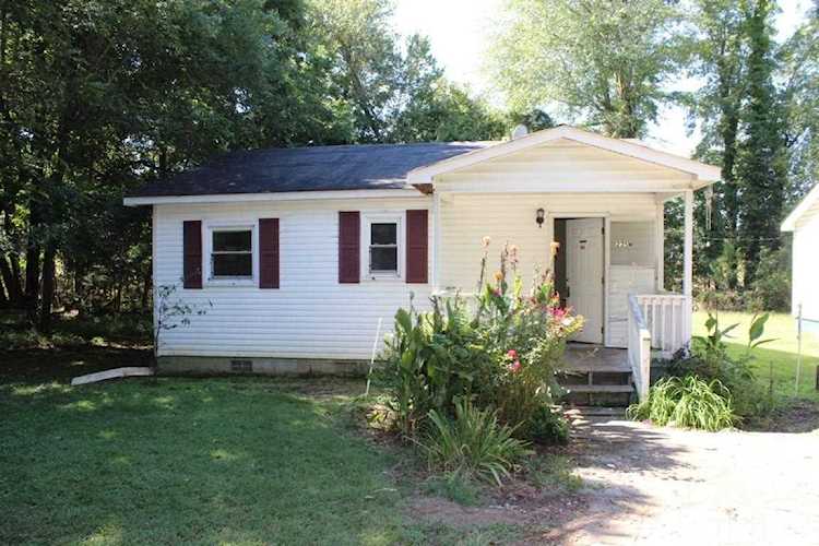 225 W Hickory Avenue Holly Springs, NC 27540