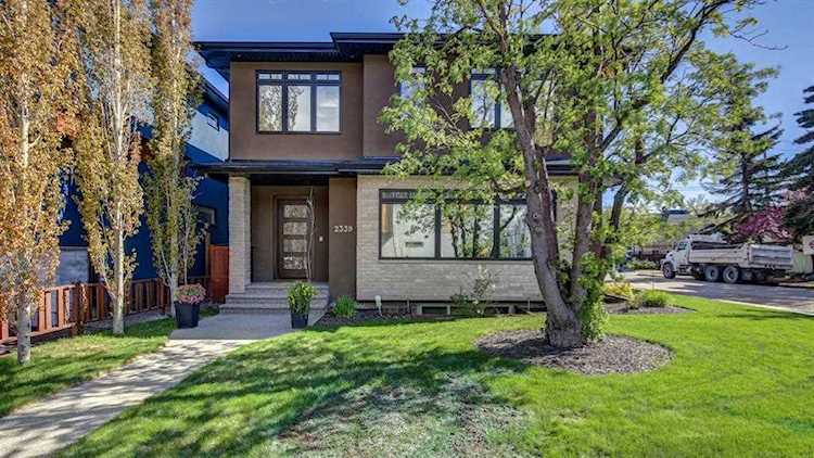 2339 Westmount Rd NW Calgary, AB T2N 3N7