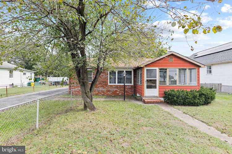 31 Cedar Dr Glen Burnie, MD 21060
