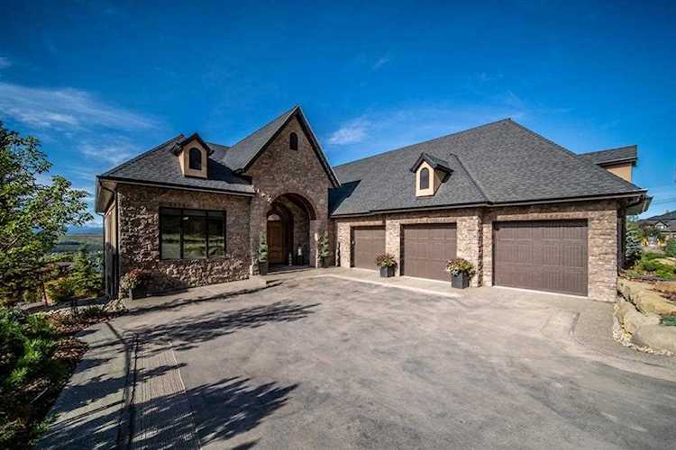2854 77 St SW Calgary, AB T3H 5M1