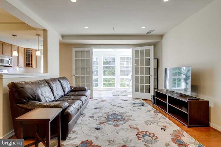 4067 Four Mile Run Dr S #303 Arlington, VA 22204