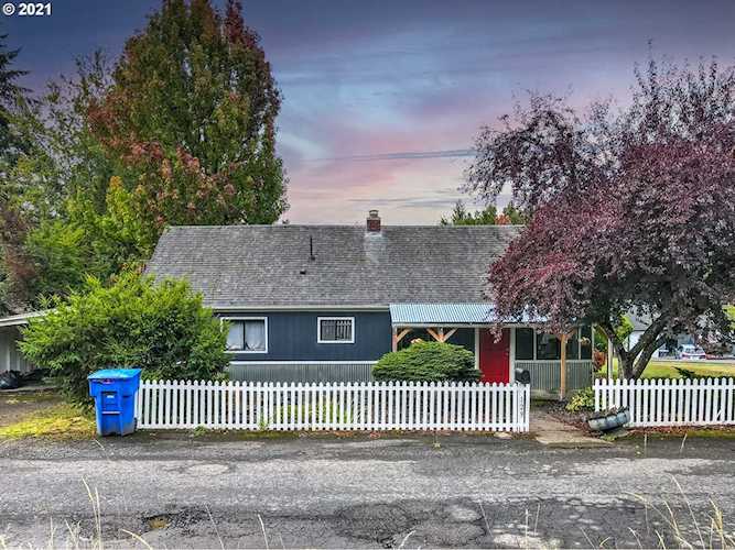129 Sunnyside Dr Kelso, WA 98626