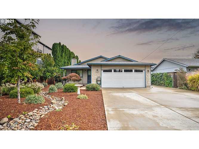 2120 SE 60th Ave Portland, OR 97215