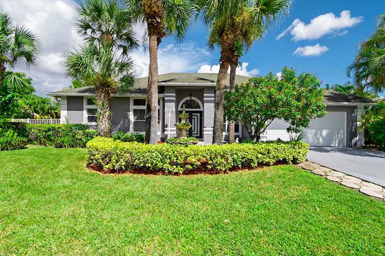 2452 Seaford Drive Wellington, FL 33414