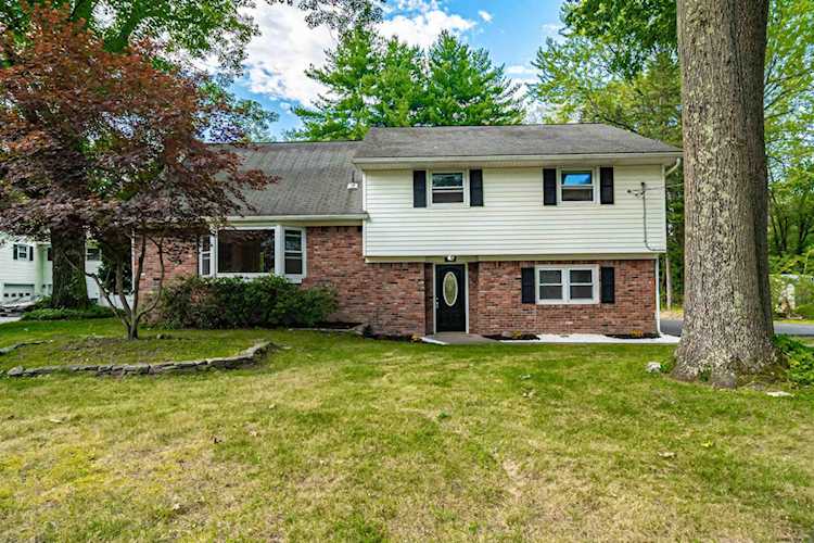 961 Douglas Ct Niskayuna, NY 12309