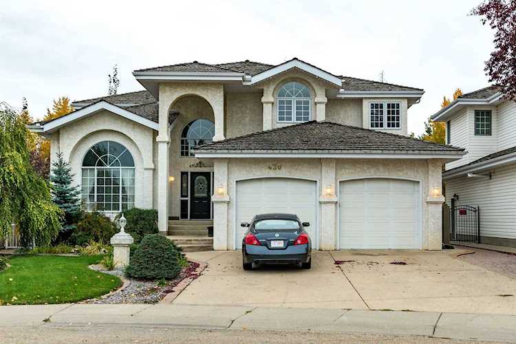 430 Twin Brooks Crescent Edmonton, AB T6J 6V2