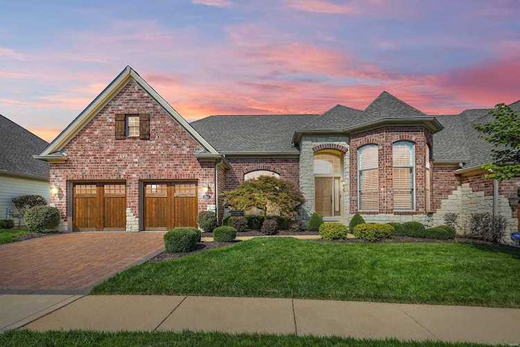235 Meadowbrook Country Club Est Ballwin, MO 63011