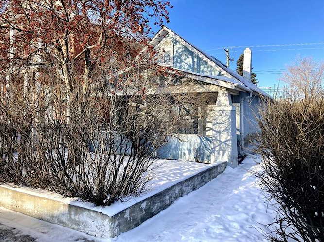 211 7 St NE Calgary, AB T2E 4C1