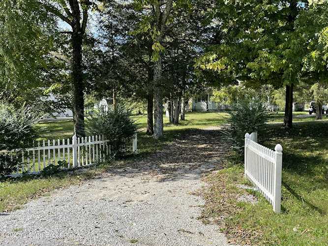 2113 Fox Trail Dr La Grange, KY 40031