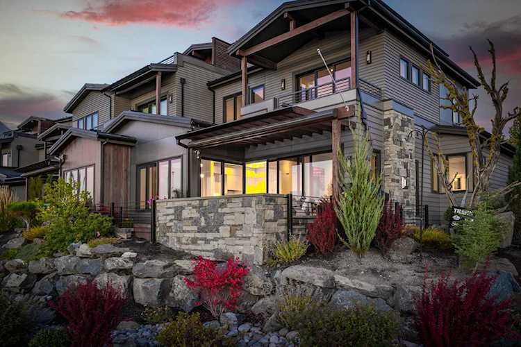 825 SW Theater Dr Bend, OR 97702