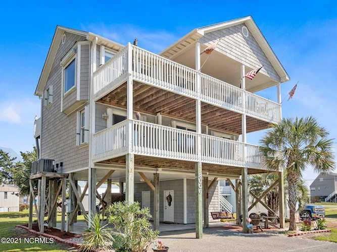 8006 8th Street Surf City, NC 28445
