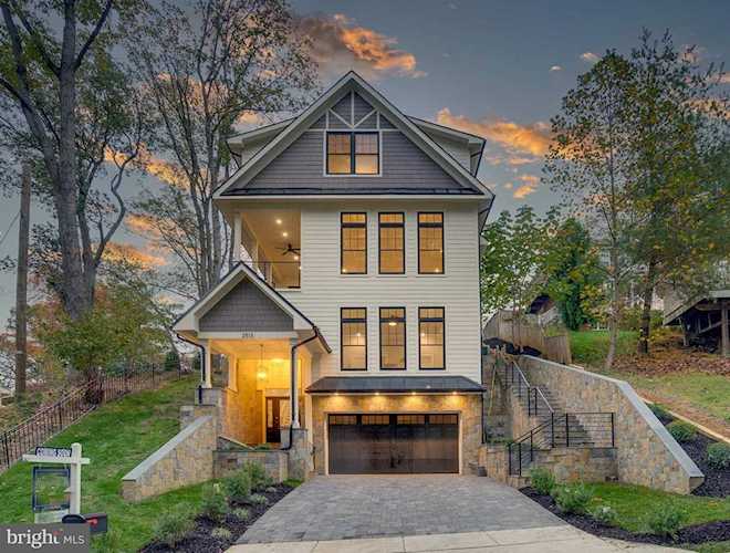 2513 Vernon St N Arlington, VA 22207