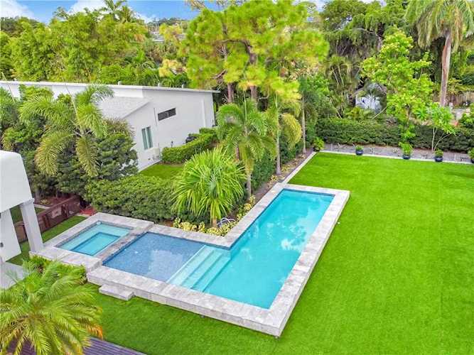 611 NE 20th St Wilton Manors, FL 33305