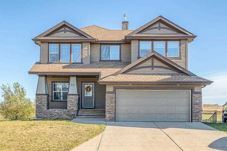 69 Boulder Creek Manor SE Langdon, AB T0J 1X3
