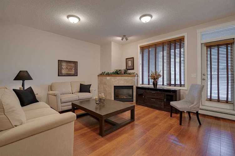 24 Hemlock Crescent SW #3305 Calgary, AB T3C 2Z1