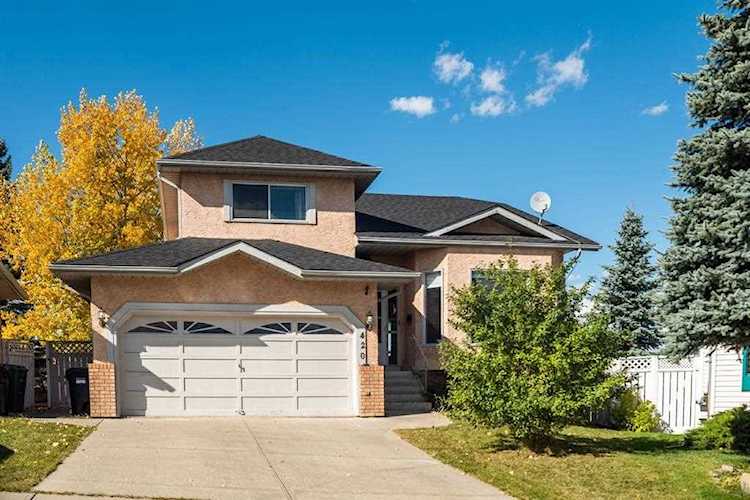 420 Sandringham Place NW Calgary, AB T3K 3Y6