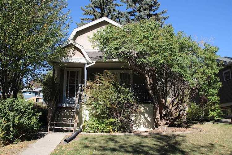 902 Drury Ave NE Calgary, AB T2E 0M2