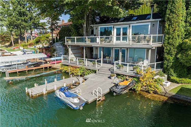21218 Island Parkway E Lake Tapps, WA 98321