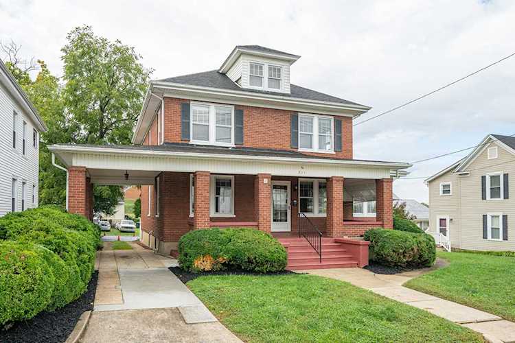 211 E Jackson Vinton, VA 24179