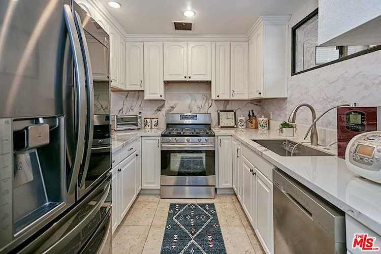 729 S Hobart Blvd #16 Los Angeles, CA 90005